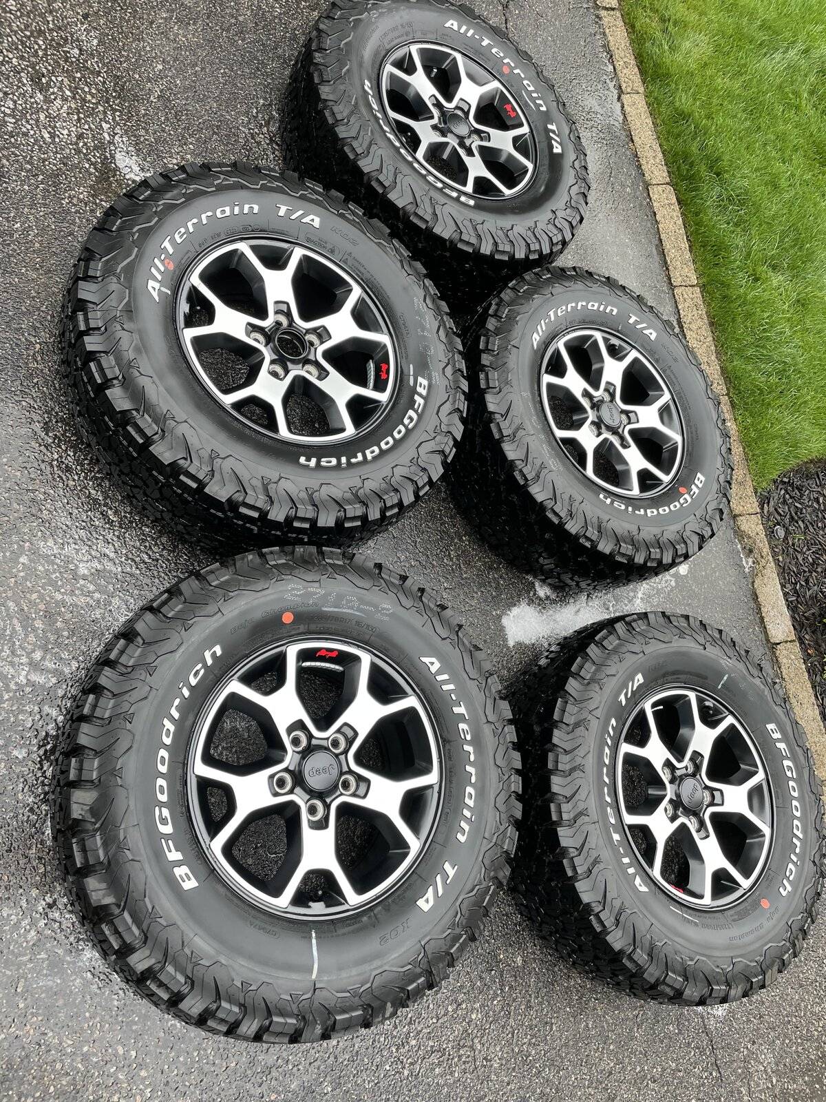 Jeep Wrangler JL Rubicon wheels and tires AB445A09-3173-4AE7-9171-43C70EA7E88A