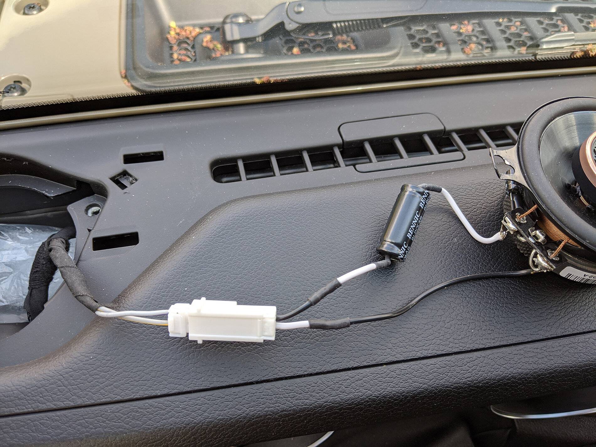 Jeep Wrangler JL Base System Speaker Upgrade metra speaker harness