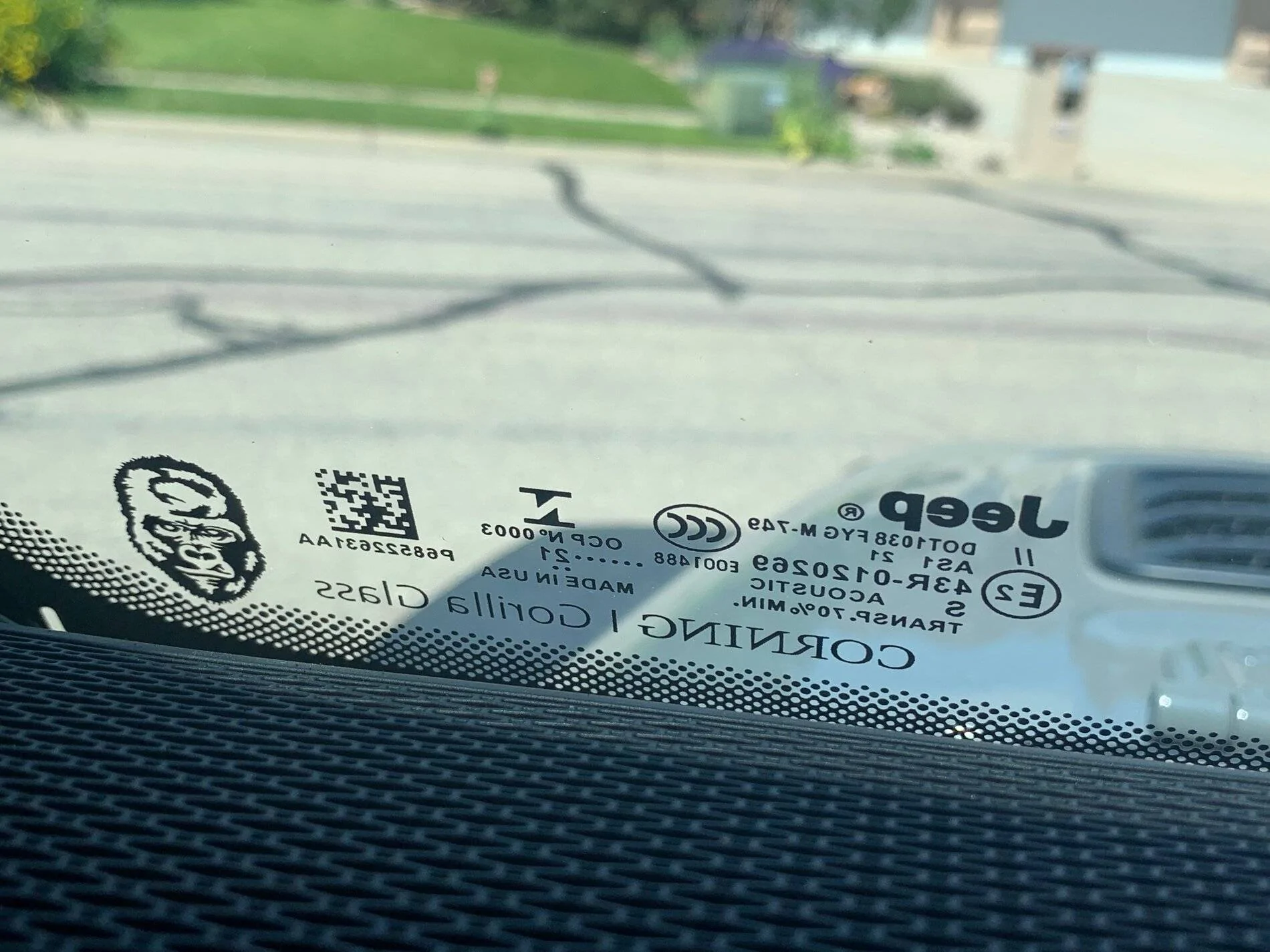 Jeep Wrangler JL Cracked Windshield Club Gorilla Glass
