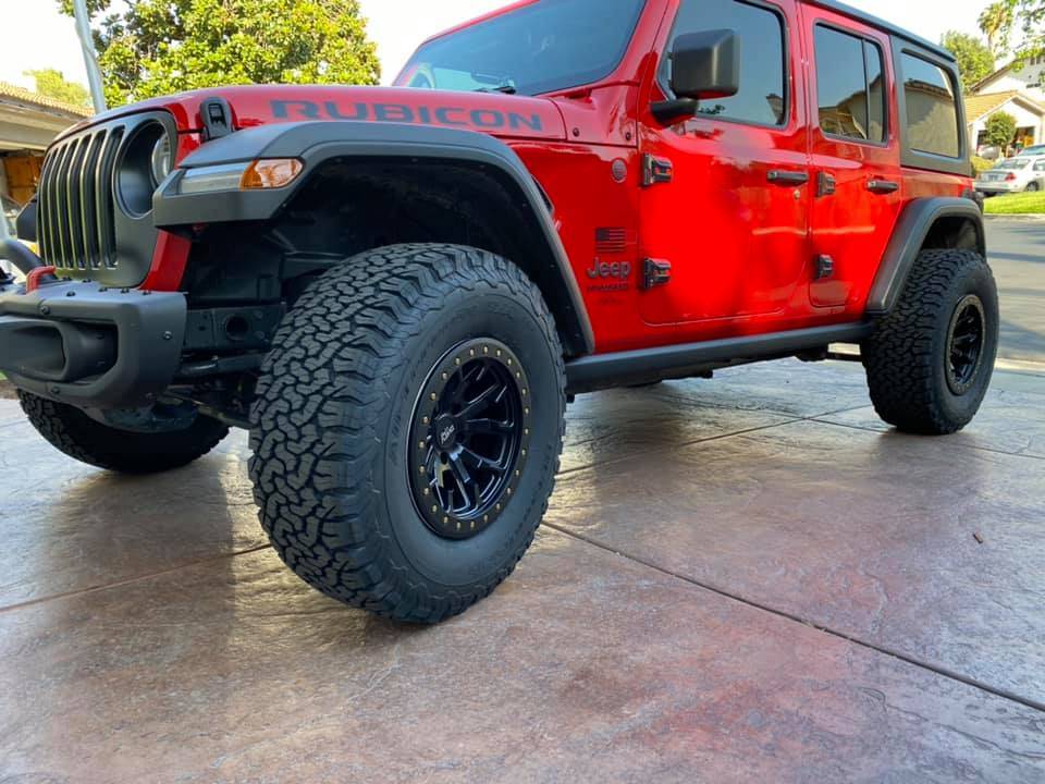 Jeep Wrangler JL She got some new shoes 200528861_10227247331434984_789693625310586584_n