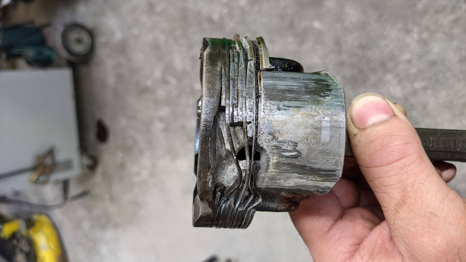 2.0 piston pic1.jpg