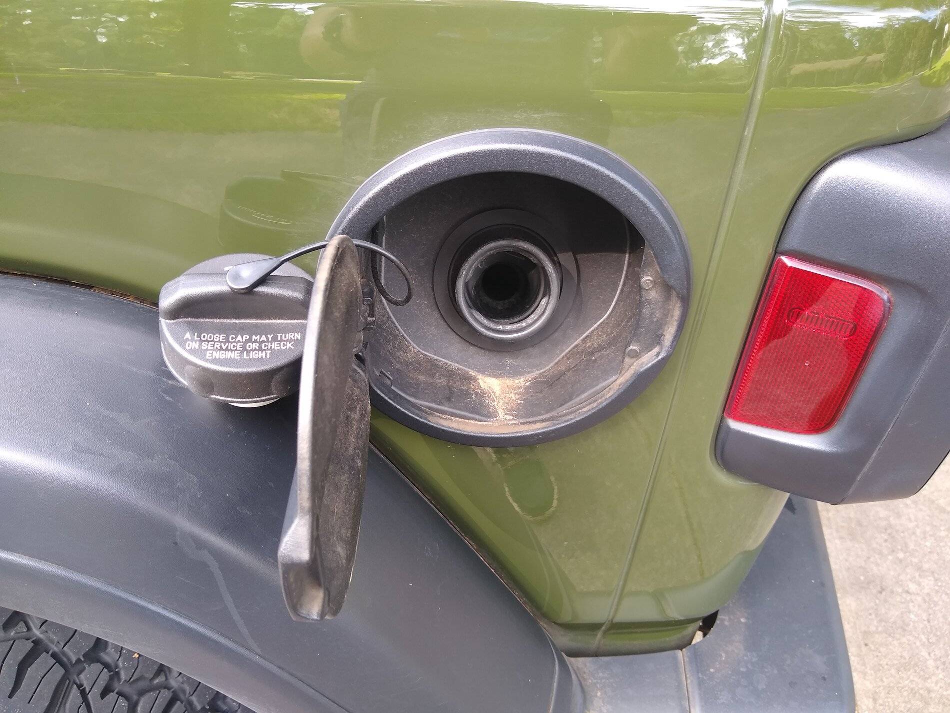 Jeep Wrangler JL Gas cap tether too short? IMG_20210712_100857172