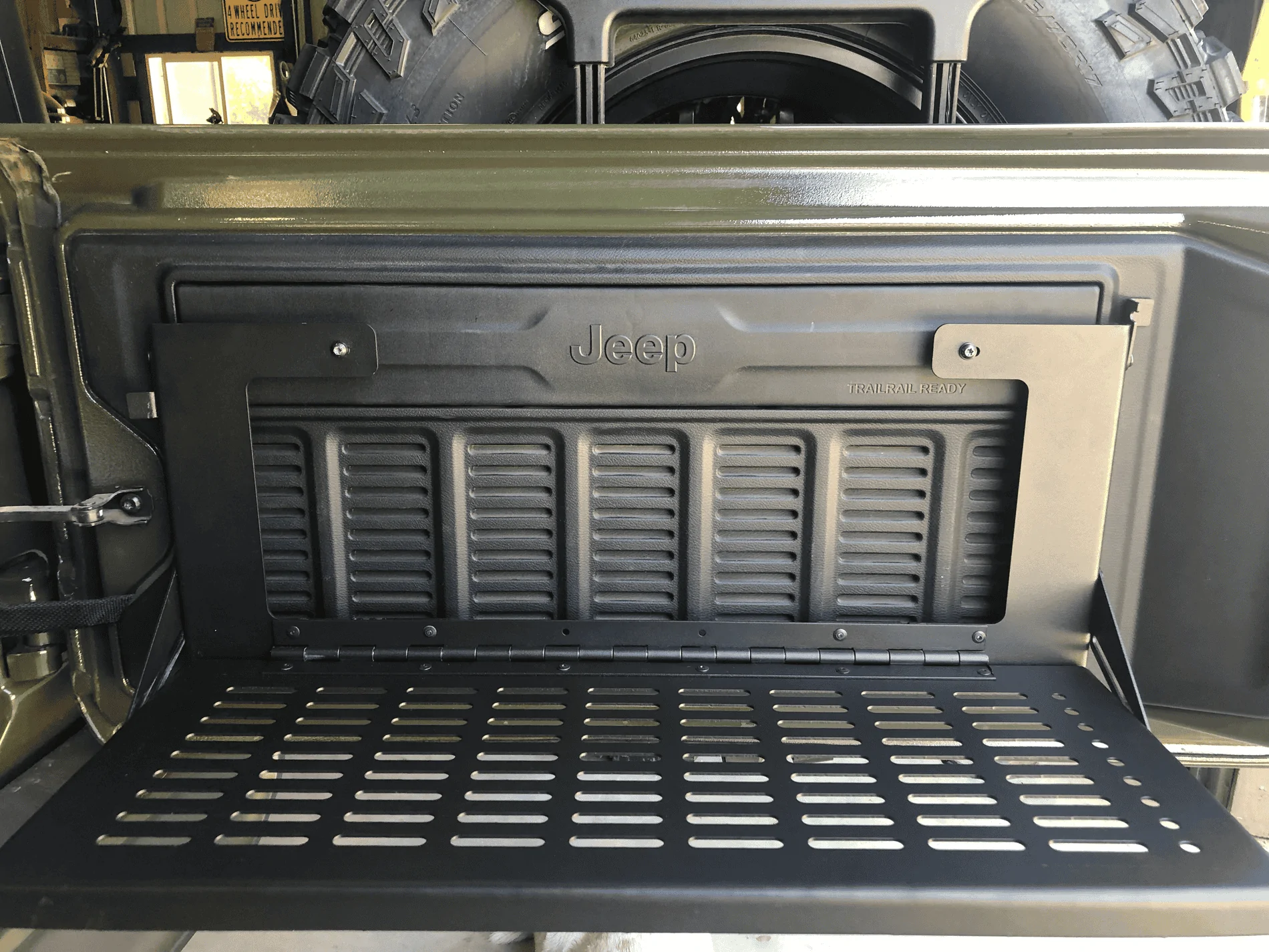 Jeep Wrangler JL Tailgate Table tempImageAtbSfV
