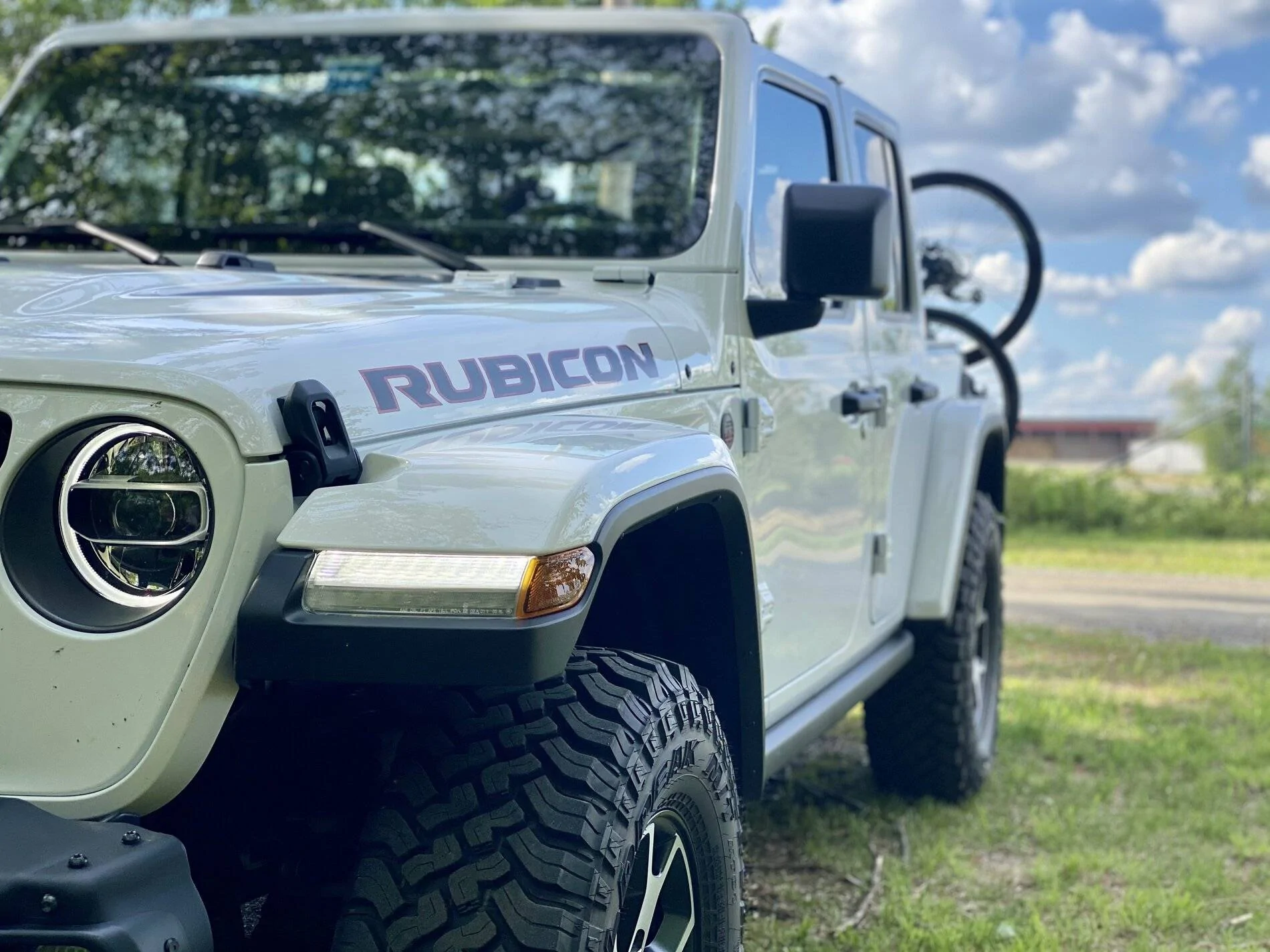 Jeep Wrangler JL Black Wheels, White Rubi. HELP! IMG_7693