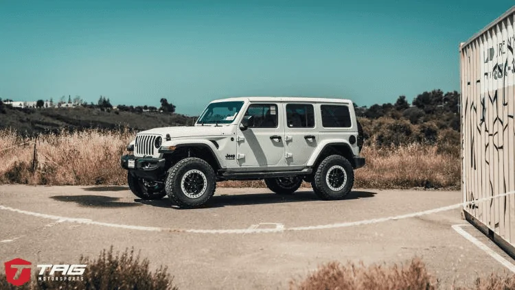 Jeep Wrangler JL Black Wheels, White Rubi. HELP! 1626959530352