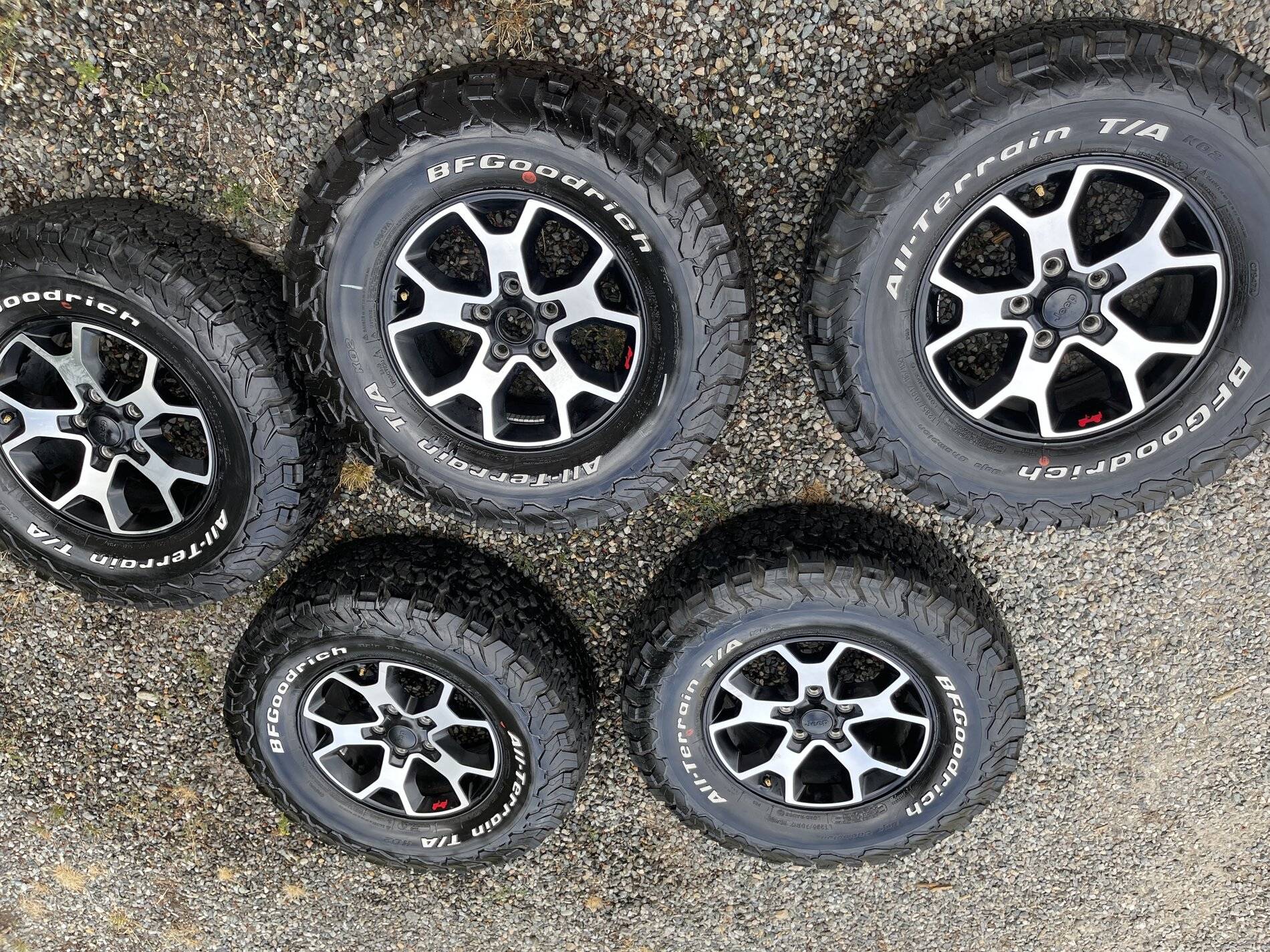 Jeep Wrangler JL Rubicon wheels and BFG tires 20210723_145542201_iOS