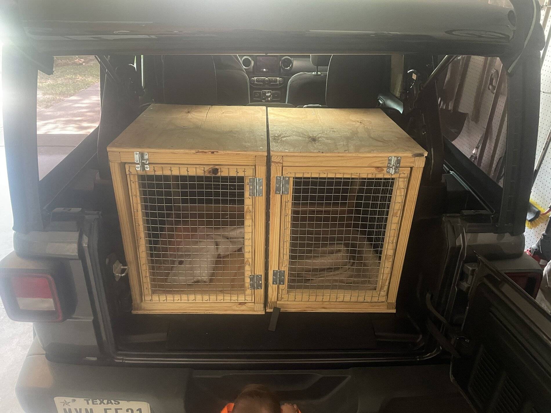 Jeep Wrangler JL Dog Crates - $100 5E570EF7-08B1-4225-B242-7E0D6652A2CB