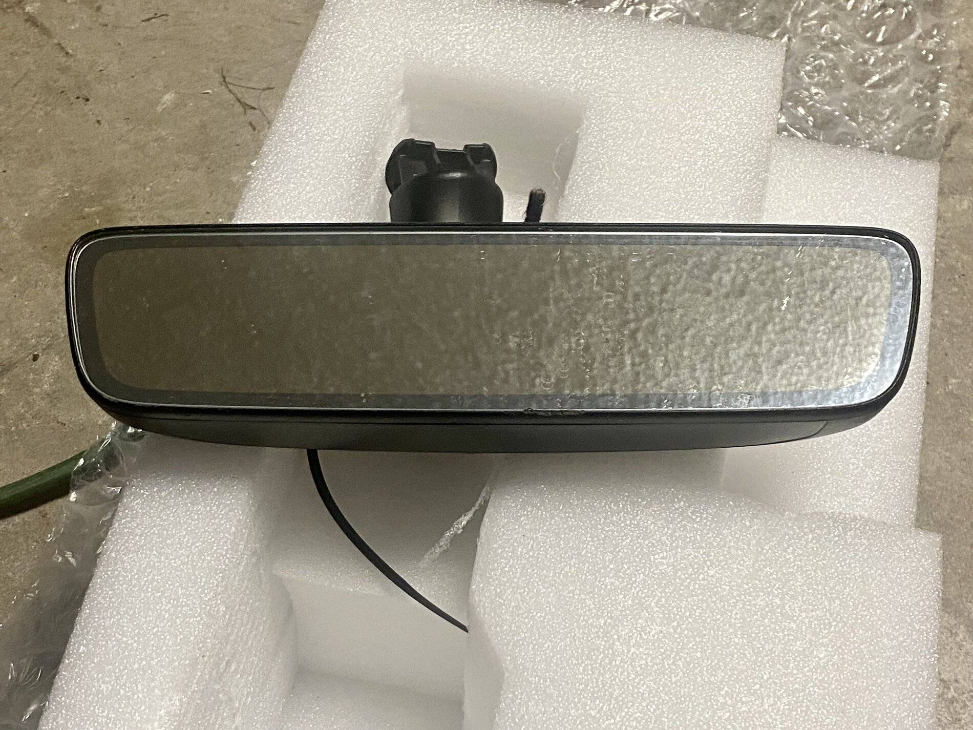 Jeep Wrangler JL OEM Auto Dimming Rearview Mirror IMG_7693
