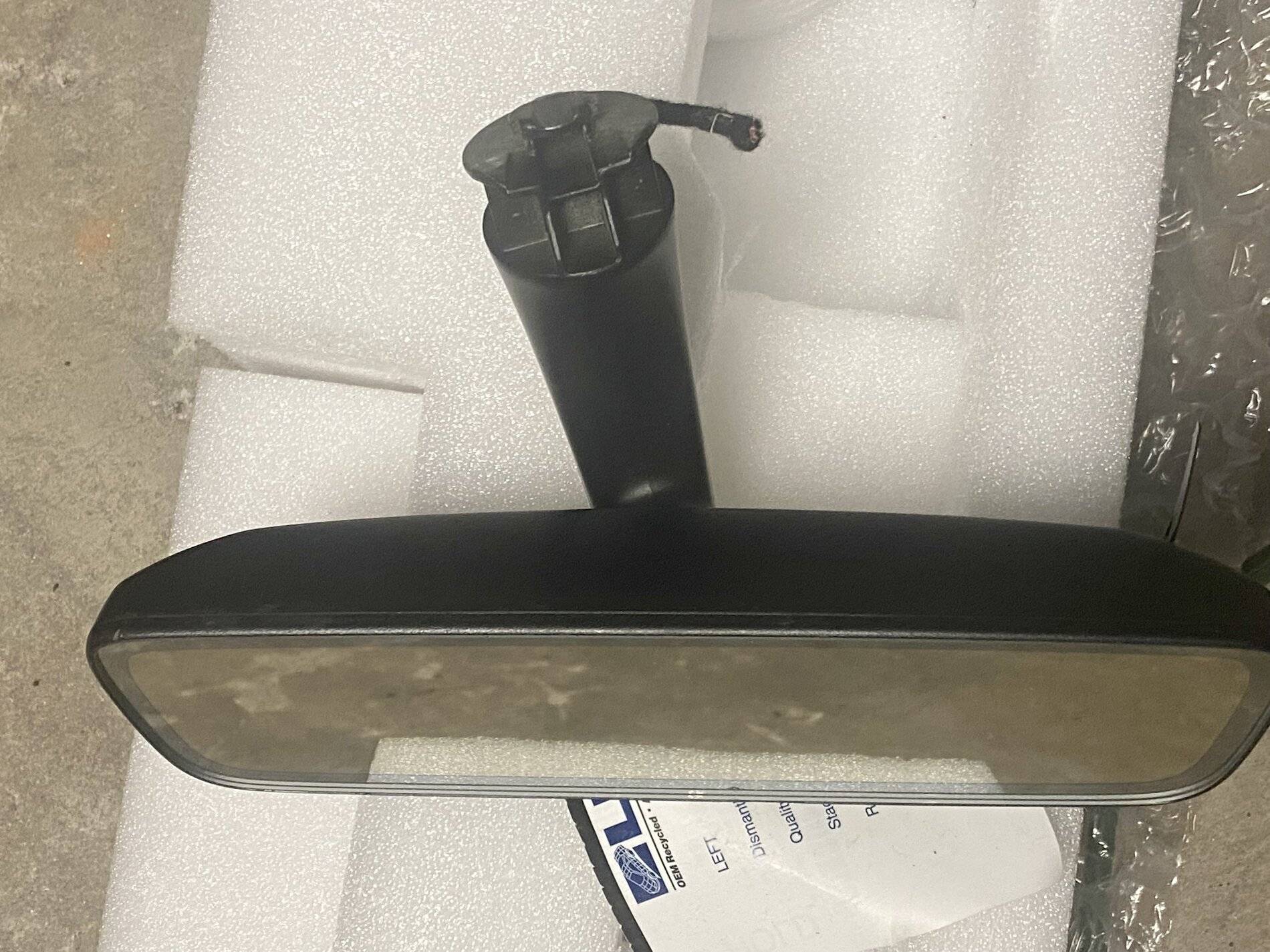 Jeep Wrangler JL OEM Auto Dimming Rearview Mirror IMG_7691