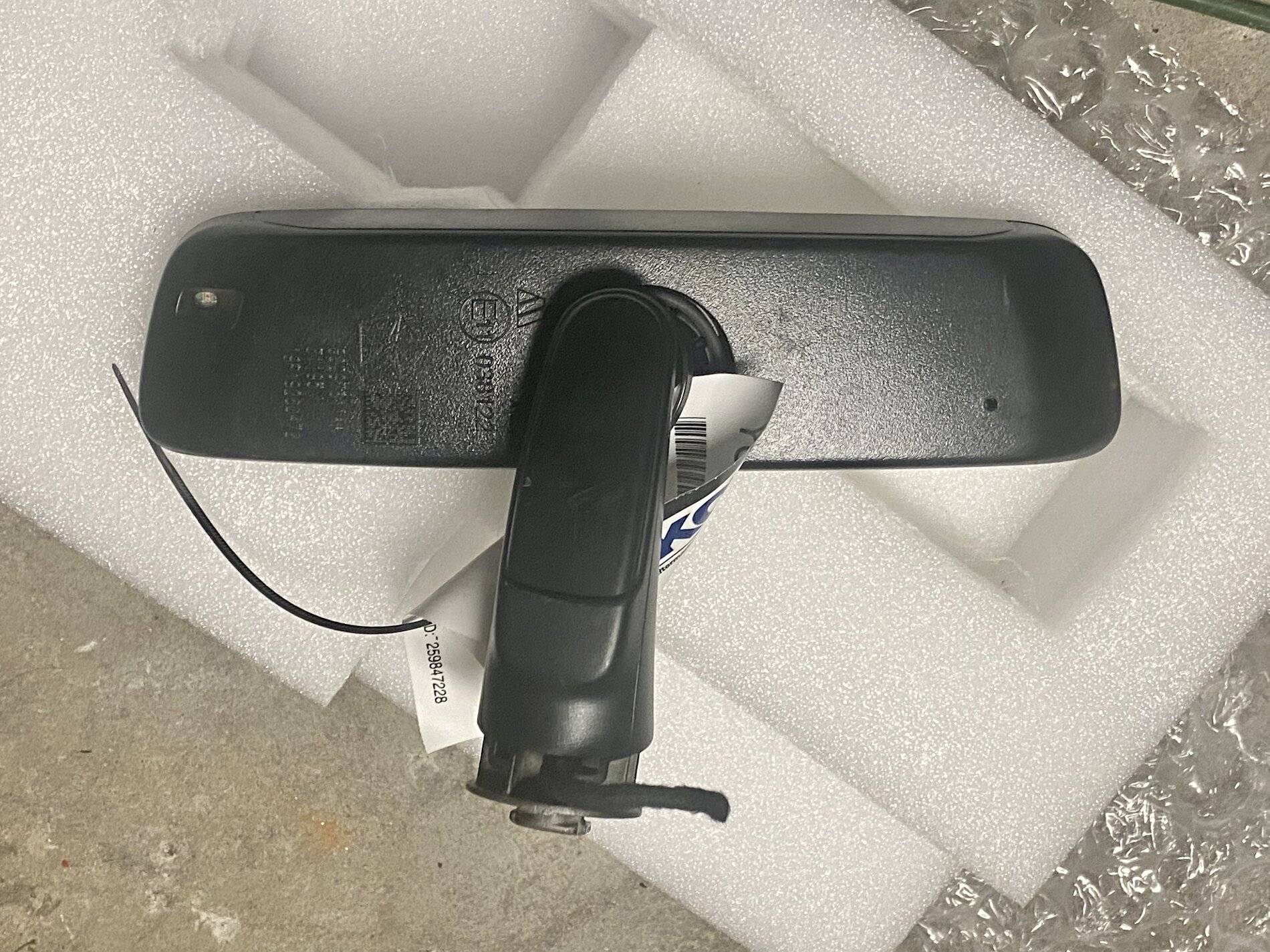 Jeep Wrangler JL OEM Auto Dimming Rearview Mirror IMG_7689