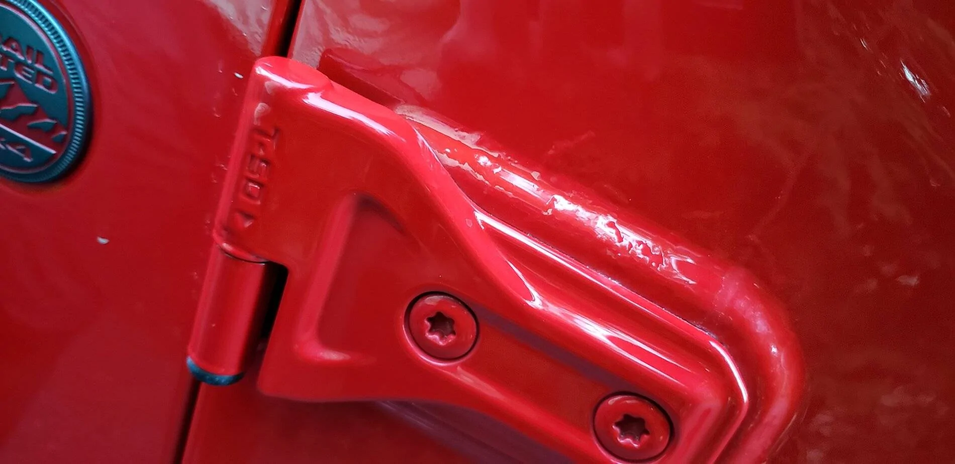 Jeep Wrangler JL Bubbles in Paint at Door Hinges 20210727_202802