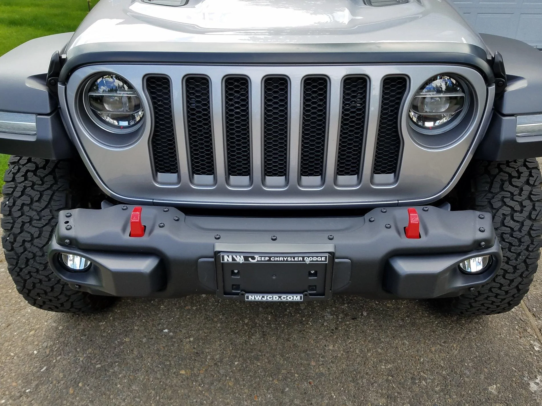 Jeep Wrangler JL Random extra bolt hole on front bumper? 20180528_120129