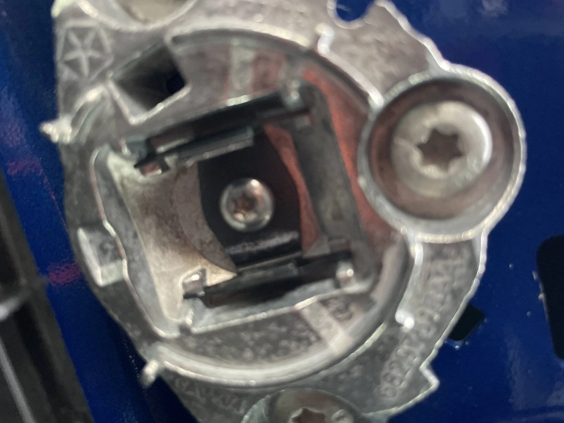 How do I reattach my rearview mirror? | Jeep Wrangler Forums (JL / JLU ...