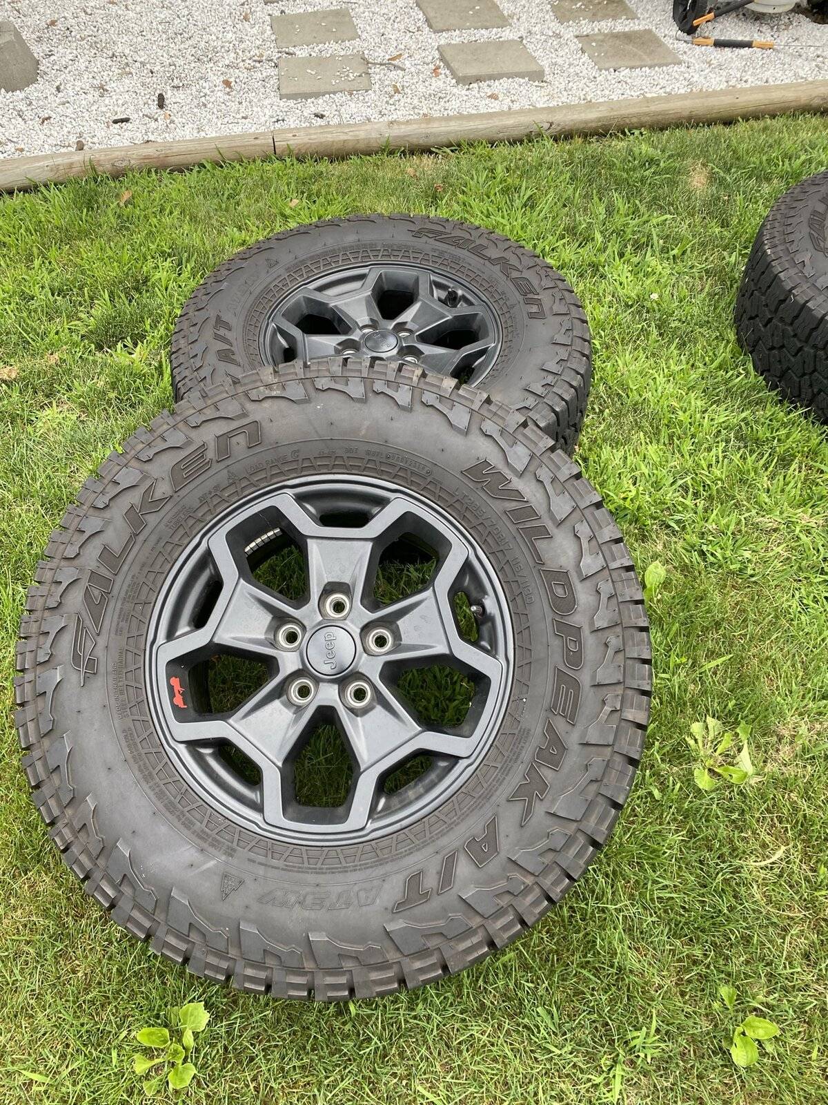 Jeep Wrangler JL JT Launch edition plus TPMS F3349EDA-C463-4864-8C10-1DFB63CA73AB