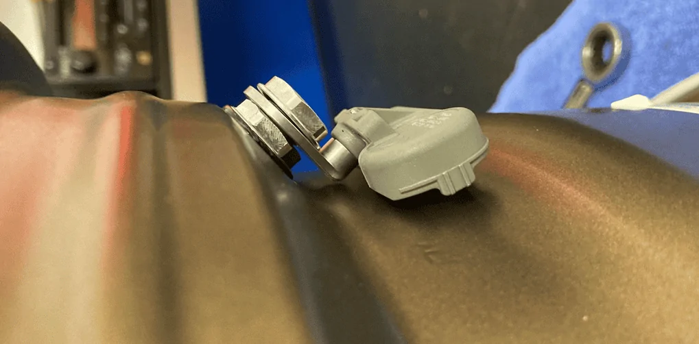 Jeep Wrangler JL Apex precision valve stems? Rapid deflating. 1628792672700