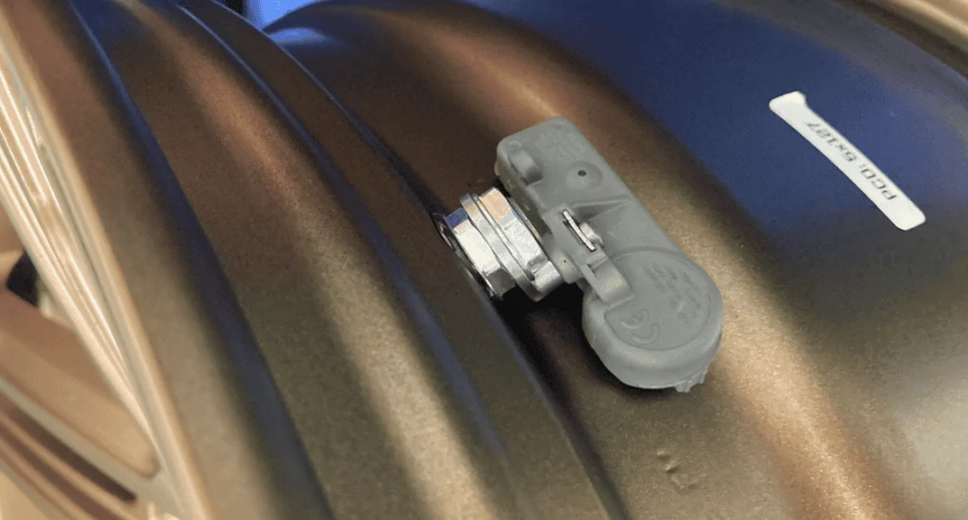 Jeep Wrangler JL Apex precision valve stems? Rapid deflating. 1628792698885