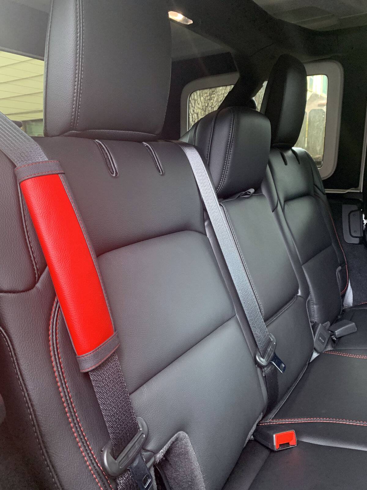Jeep Wrangler JL Adjusting Rear Seat Belts Seatbelts