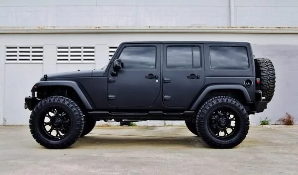 Jeep Wrangler JL Knock knock, new colors? aHR0cHM6Ly9pLnBpbmltZy5jb20vb3JpZ2luYWxzLzQ2L2VlLzE0LzQ2ZWUxNGRkZDU5M2FiM2E2M2YxNjM0OTcxNmJmN