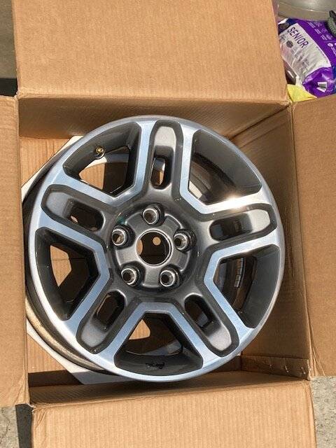 Jeep Wrangler JL Mopar Wheels IMG_3933.JPG
