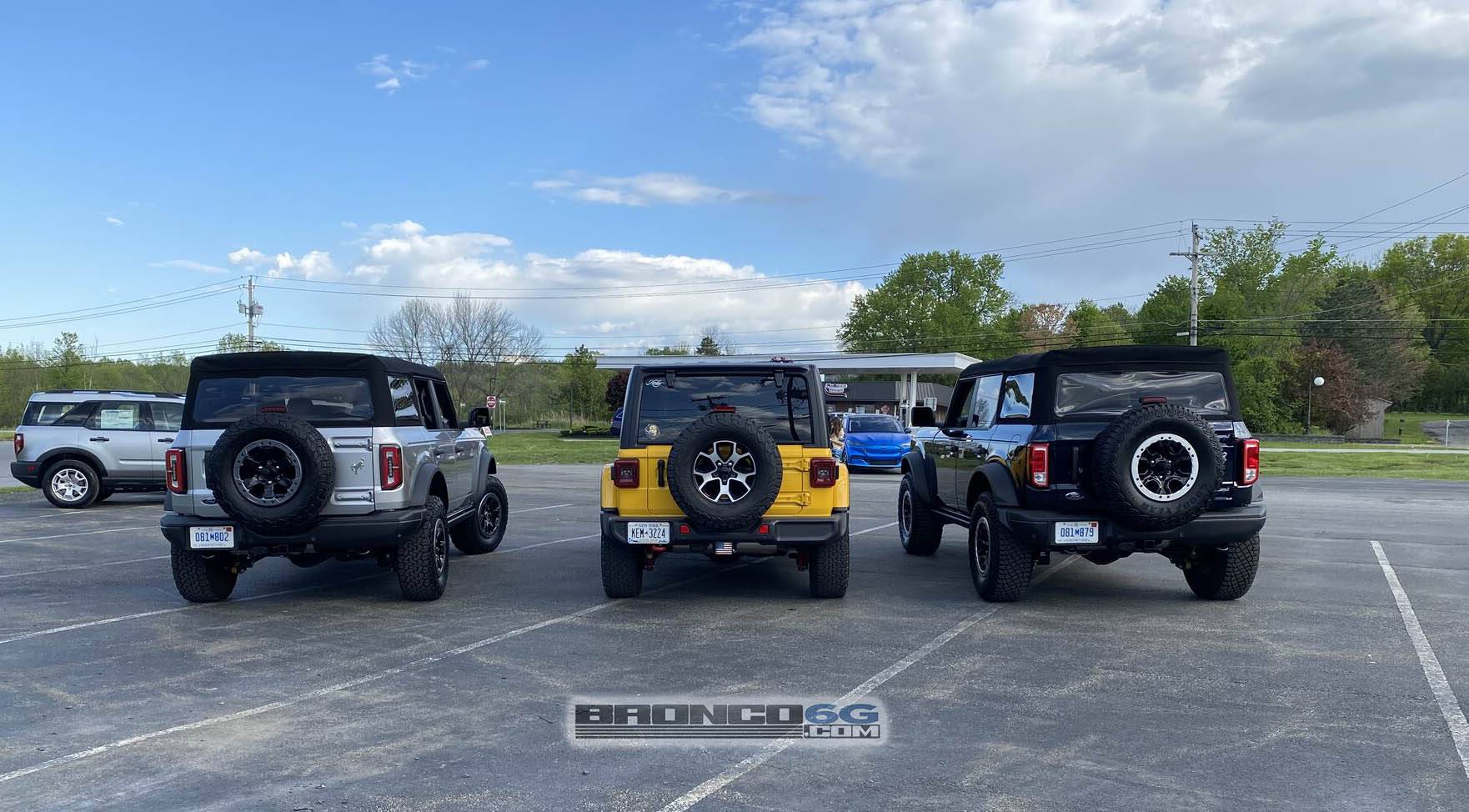 2021 Bronco 4-door vs Jeep Wrangler JLUR Rubicon 4-Door 3.jpg