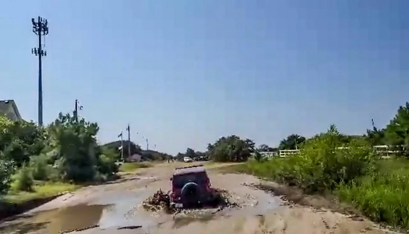 Jeep Wrangler JL 4XEing in the sand - Raison d’etre for electric Jeep Muddy