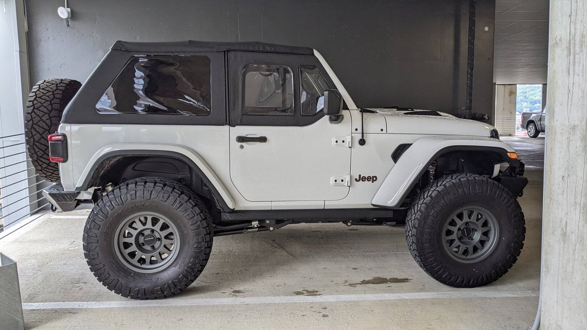 Jeep Wrangler JL 2 Door Love C3065947-57CC-4E72-B771-6A3BA633F81F