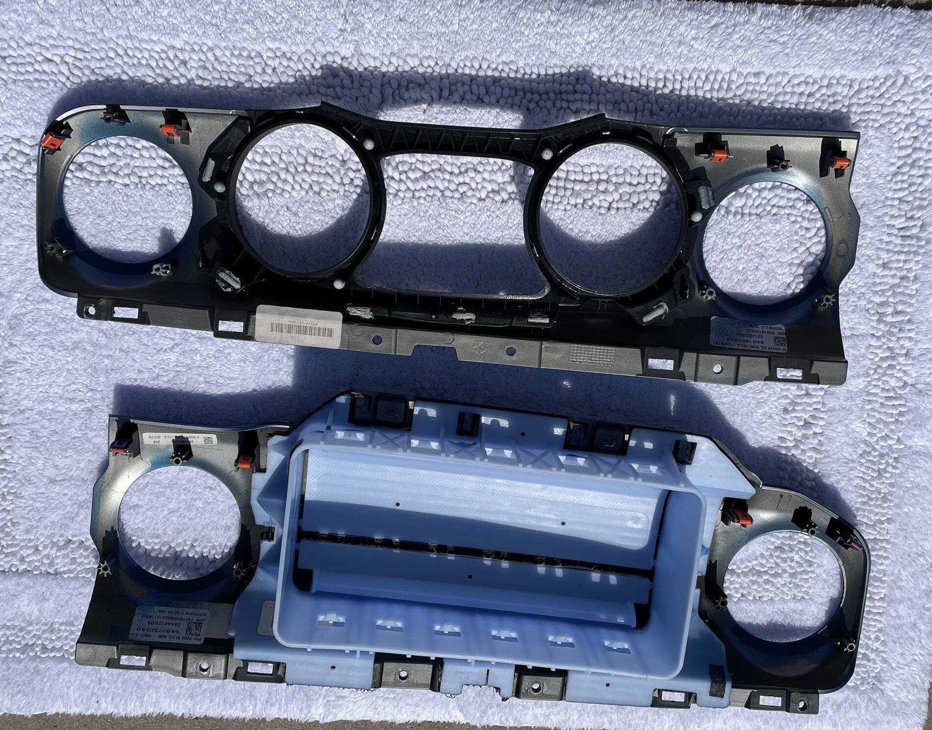 Jeep Wrangler JL Hydro Blue dash panels 832A3AC5-9188-44C0-8919-E11203BF589F