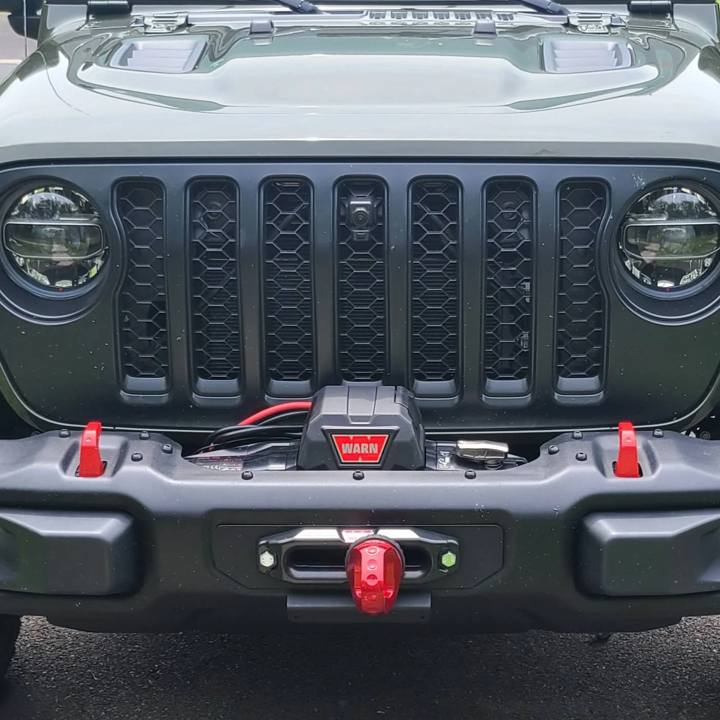 Jeep Wrangler JL Black grille and front factory camera 20210824_110539
