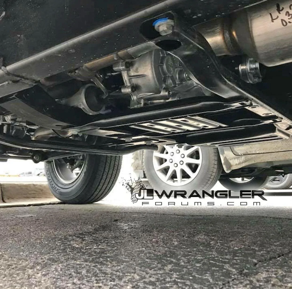 Jeep Wrangler JL JL picture thread black-2018-jeep-wrangler-unlimited-sahara-underbody4