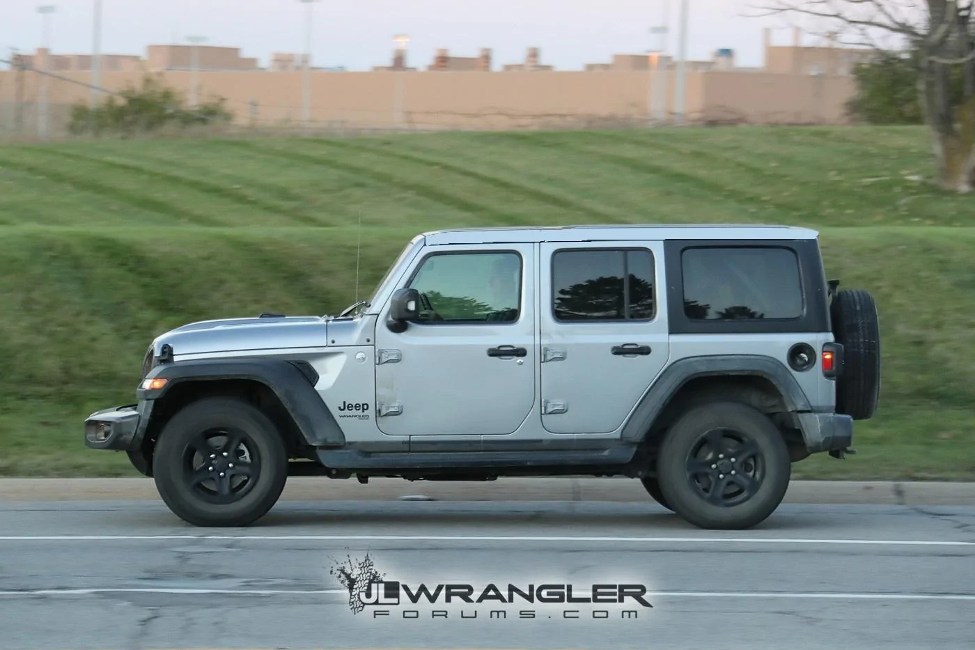 Jeep Wrangler JL Painted Door Upper? jeep1