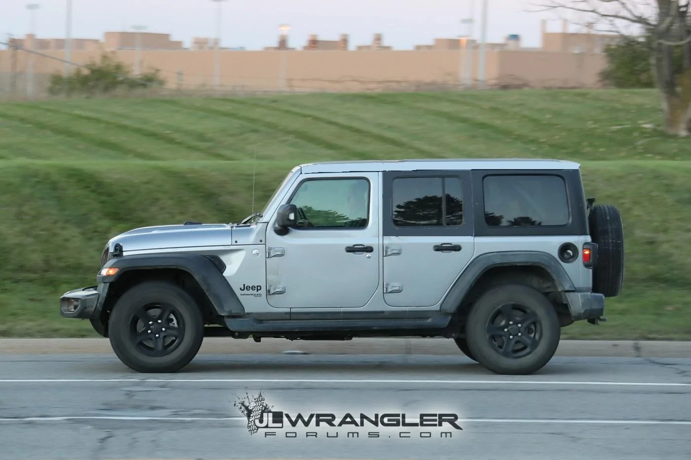 Jeep Wrangler JL Painted Door Upper? jeep2
