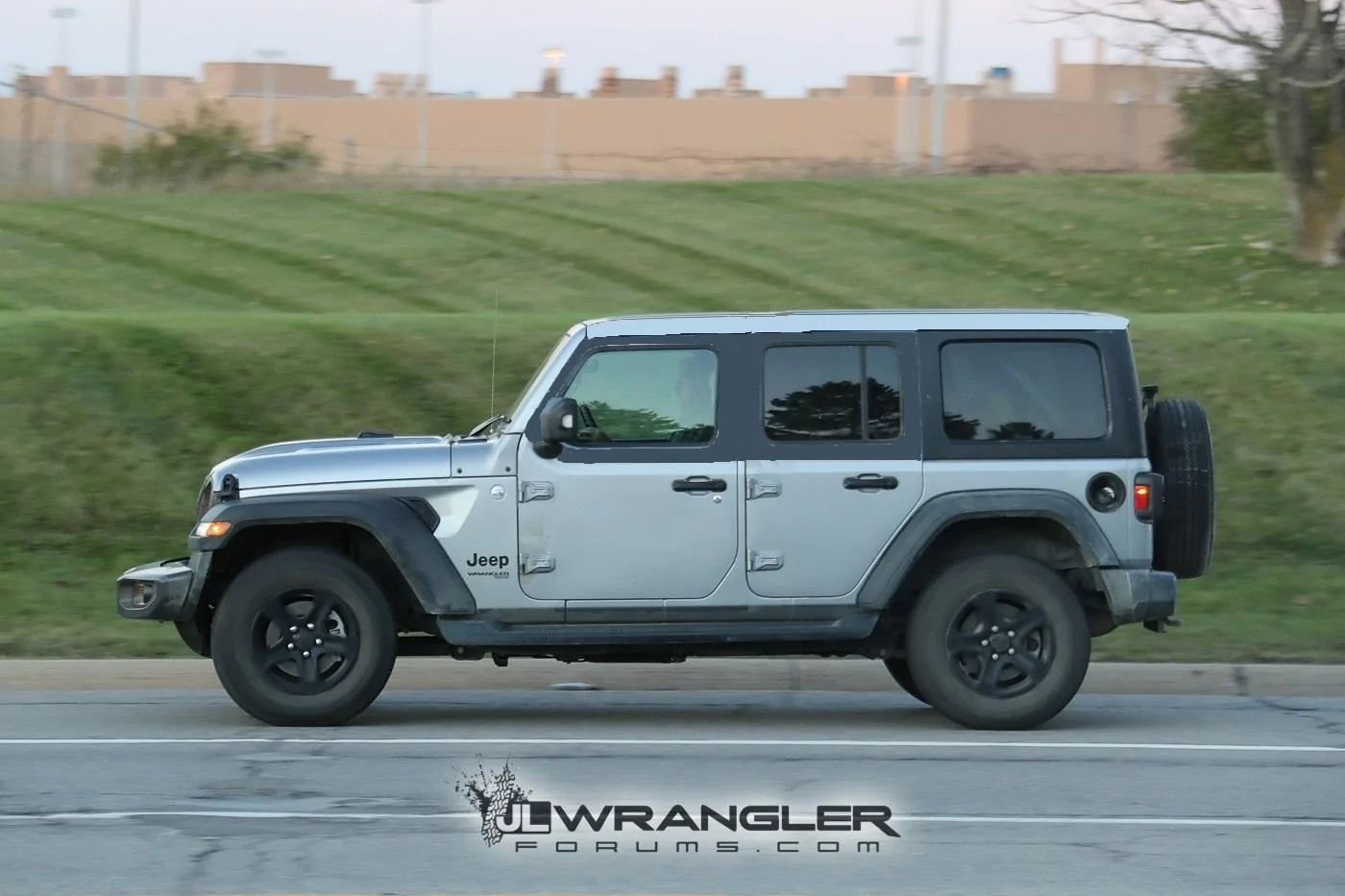 Jeep Wrangler JL Painted Door Upper? jeep3
