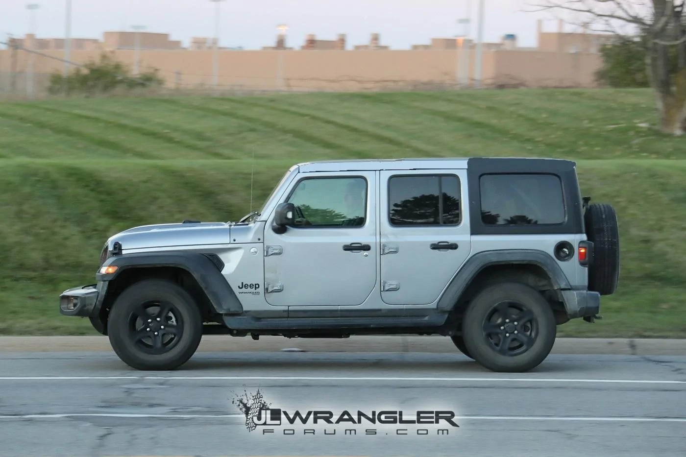 Jeep Wrangler JL Painted Door Upper? jeep4