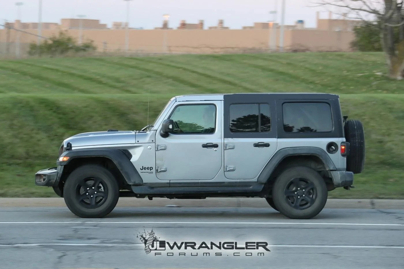 Jeep Wrangler JL Painted Door Upper? jeep5