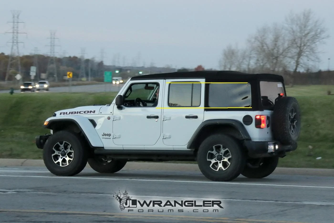 Jeep Wrangler JL Top-down look at JL/JLU hard and soft tops, including power sliding top Rubicon_Unlimited_Softtop_0052