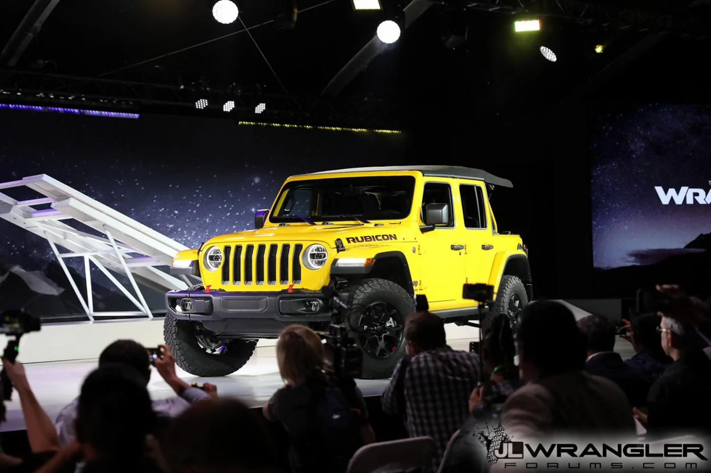 2018-Jeep-Wrangler-JL-Reveal-Nacho-Clearcoat-6.webp