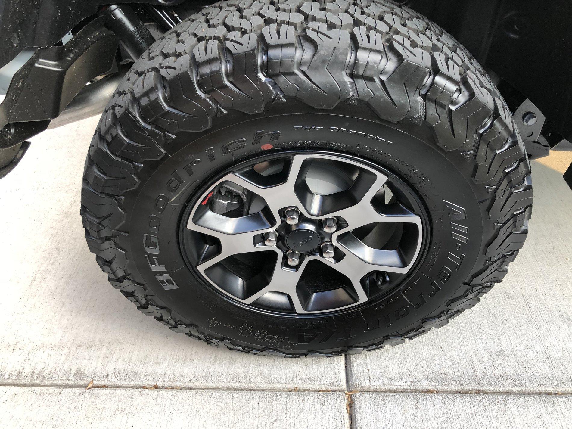 Jeep Wrangler JL SOLD Rubicon wheels & tires 9B0038E3-A995-48EE-89DC-B0379D965318