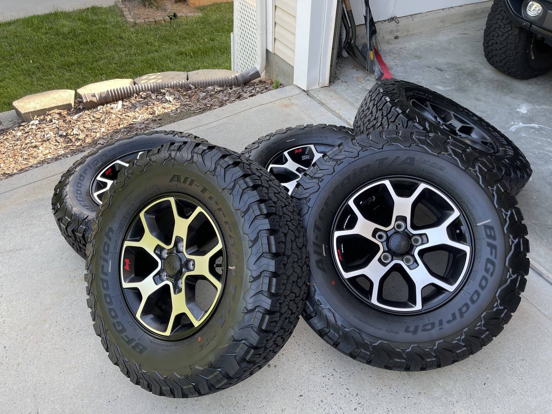 Jeep Wrangler JL 5 Rubicon Wheels/Tires/TPMS 6F4C63DB-CAF3-4EA9-B5E0-1A6C112239E2