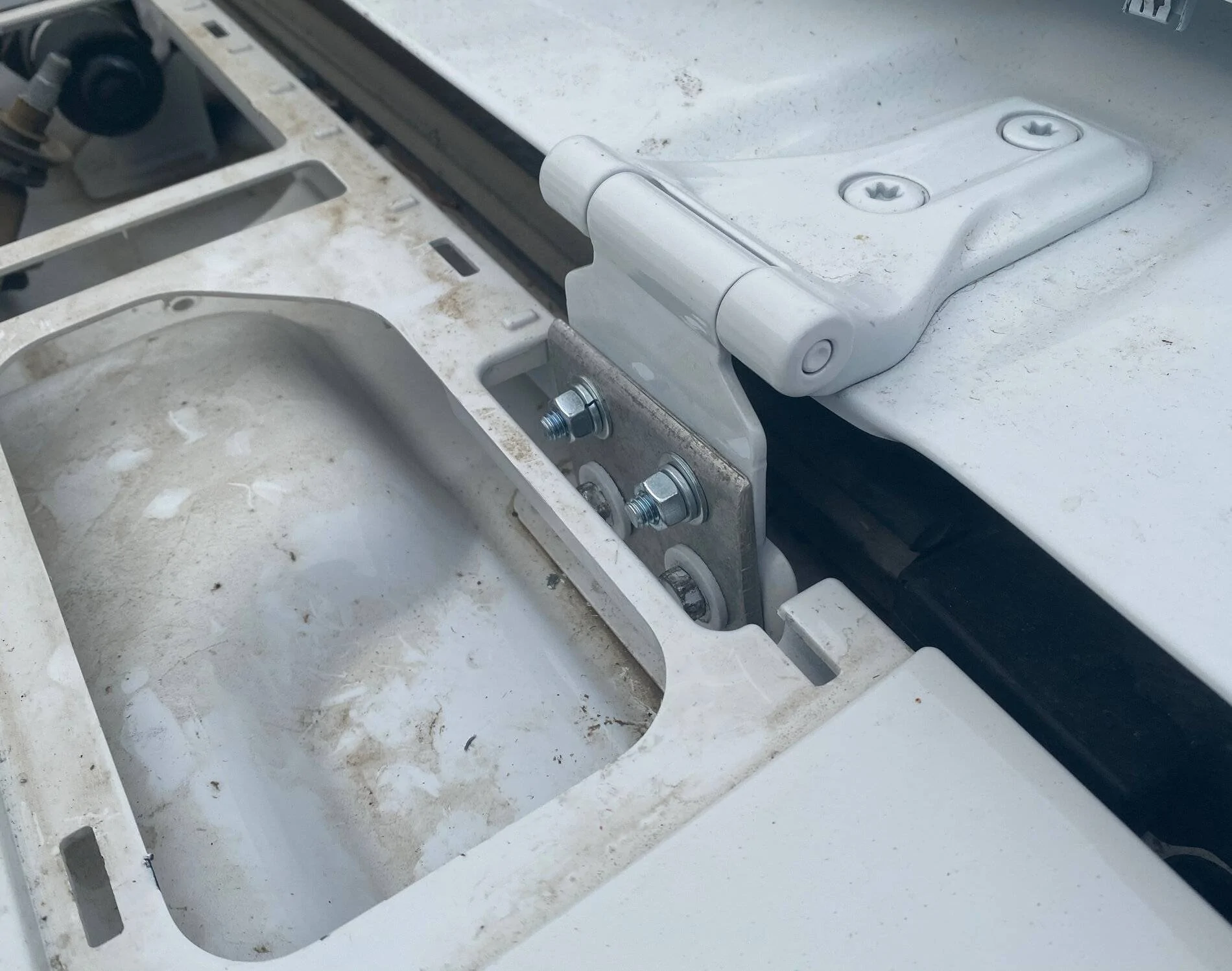 Jeep Wrangler JL Under Hood Heat jl hood hinge extension 1
