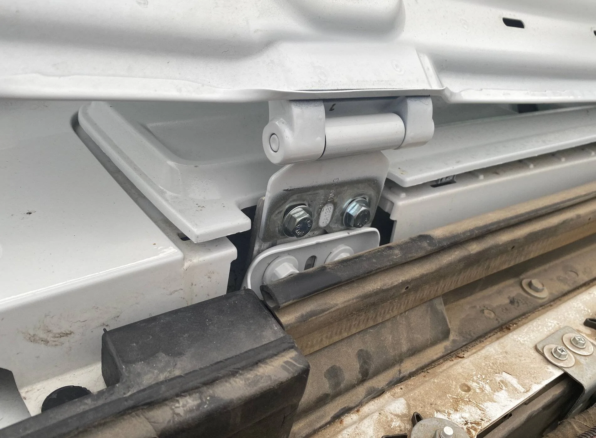 Jeep Wrangler JL Under Hood Heat jl hood hinge extention 2