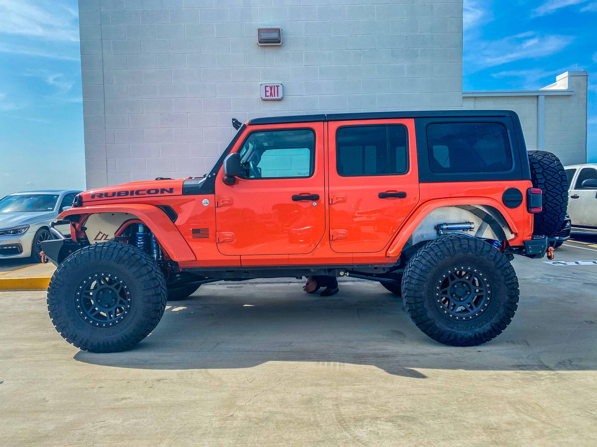 Jeep Wrangler JL Service tire pressure system light 28312208-6528-4670-B406-F901187C34CC