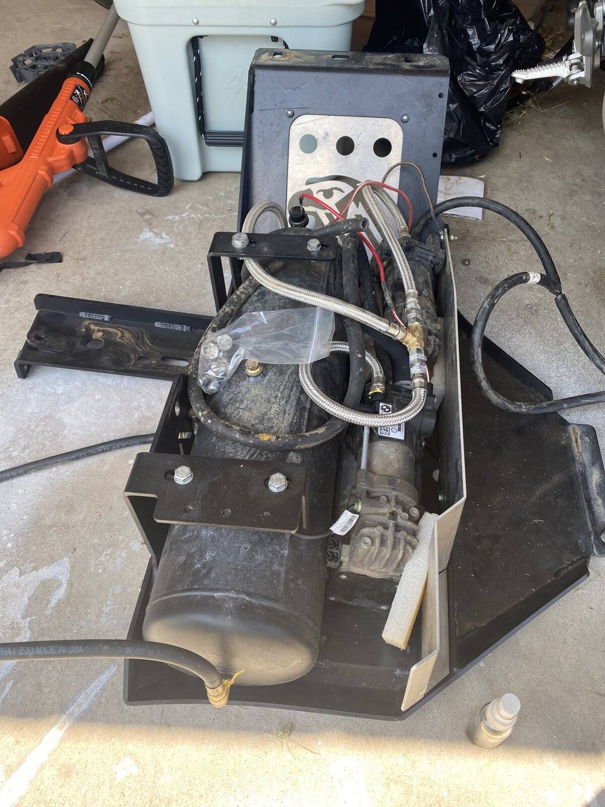 Jeep Wrangler JL On board air compressor system 8B23C7BC-4E73-431A-A264-4E73C4DE92C8