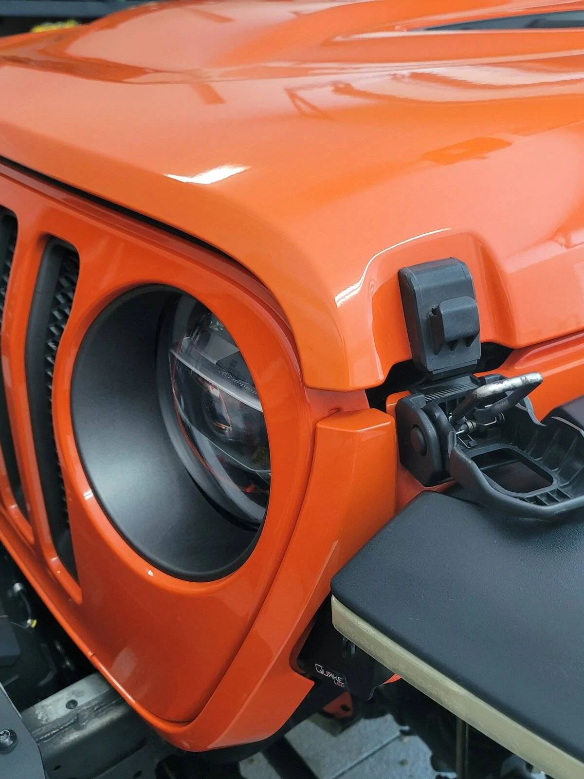 Jeep Wrangler JL Bubbles in Paint at Door Hinges 20210906_151150
