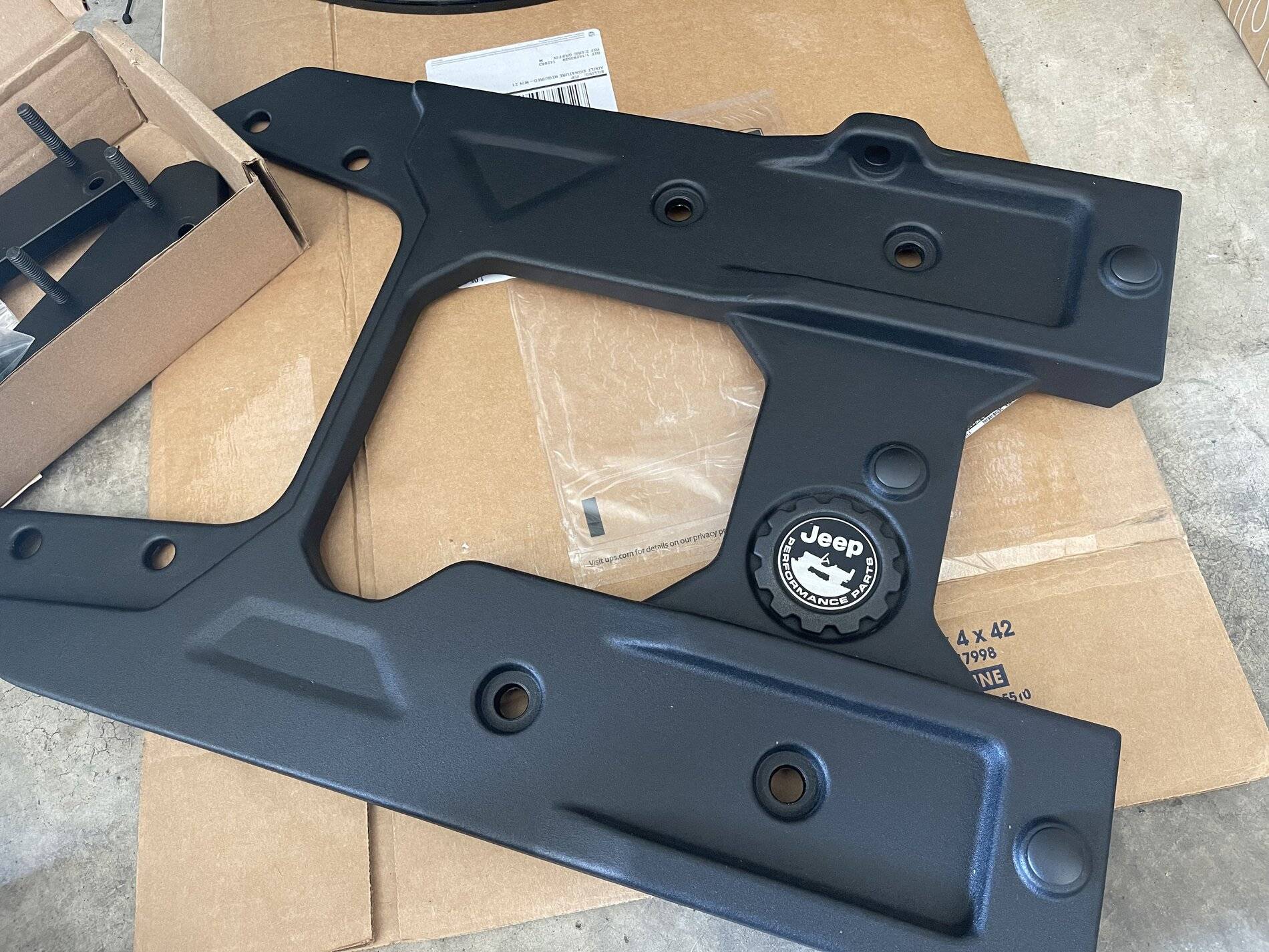 Jeep Wrangler JL Spare tire oversize tire kit bracket, mount 519589CC-882B-4F48-B69D-BBBE238CE8E9