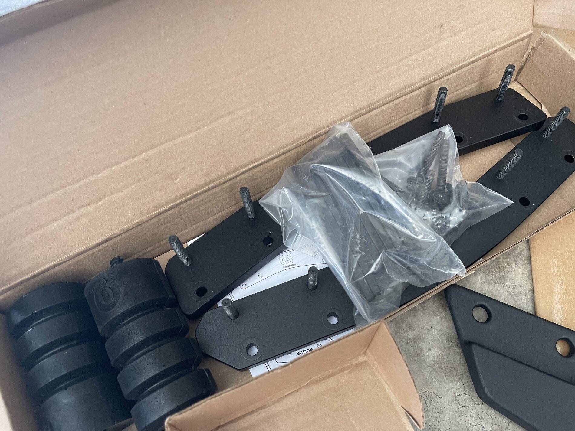 Jeep Wrangler JL Spare tire oversize tire kit bracket, mount 983863EE-101F-46BD-A9FD-06488FC68F7E