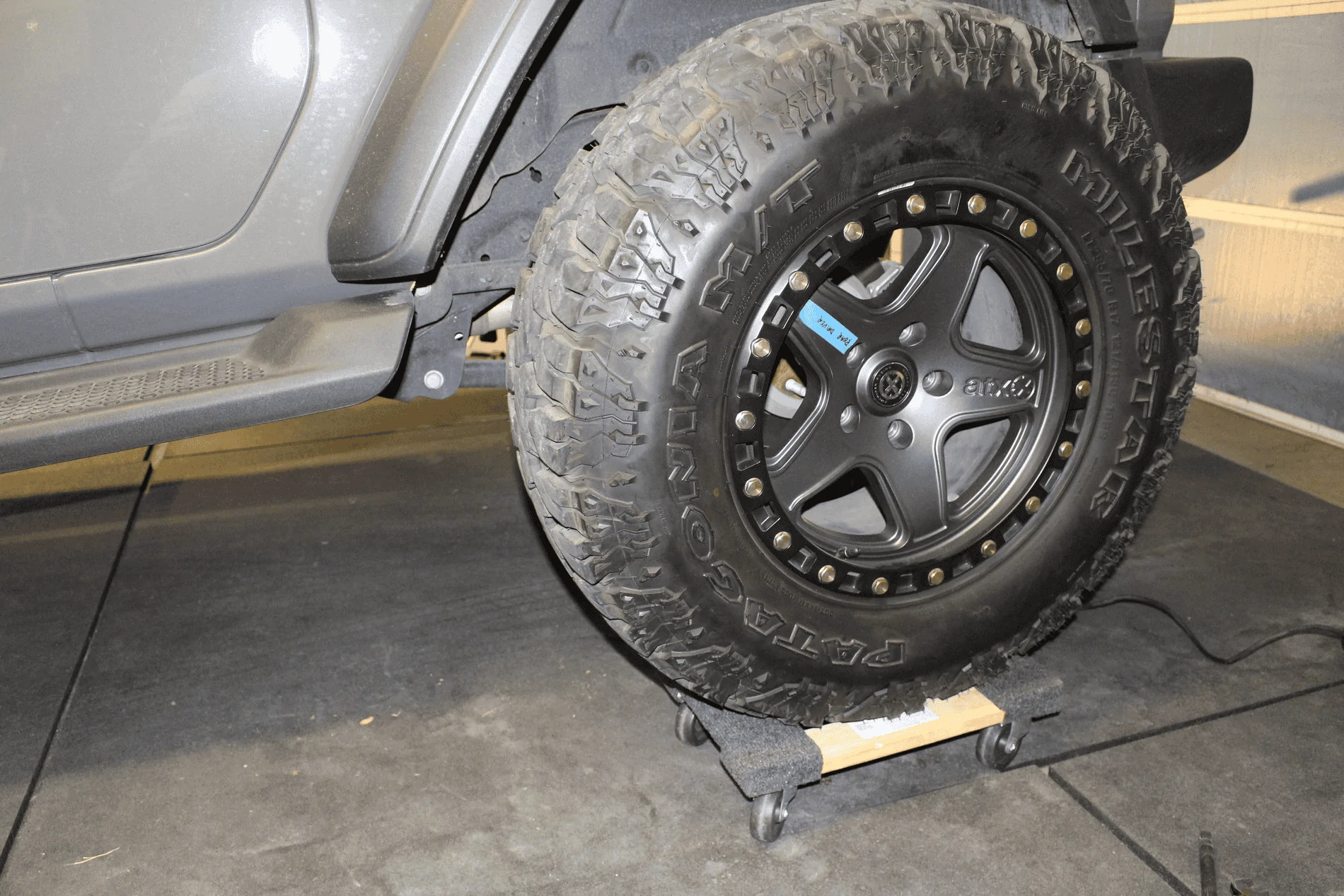 Jeep Wrangler JL A jack for raising tires? 1631543359450