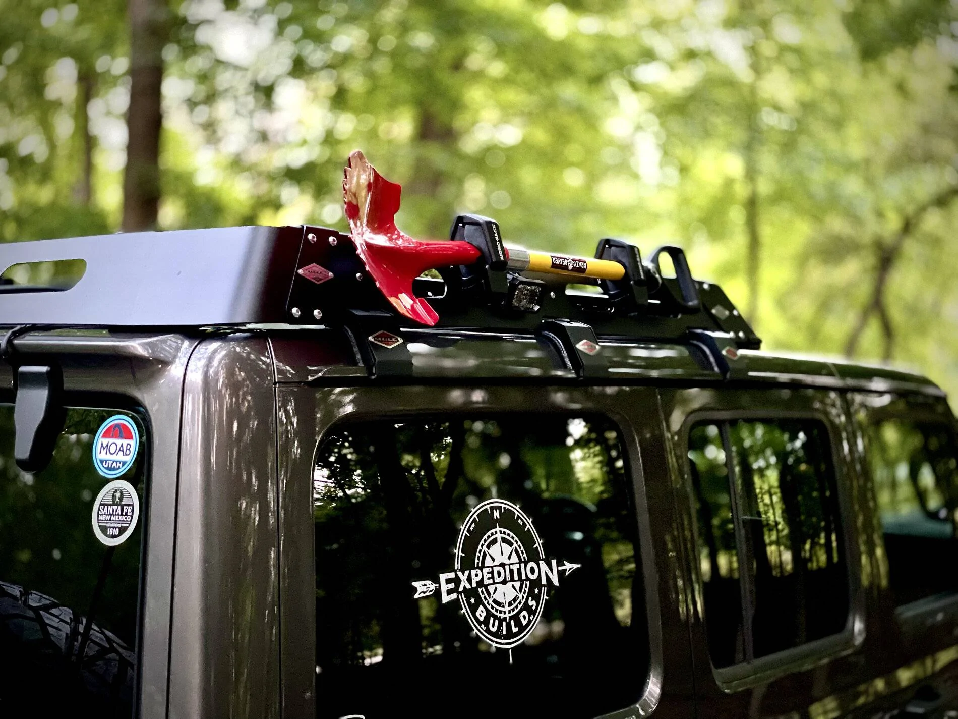 Jeep Wrangler JL Rubi Recon Shovel:Anglejpeg