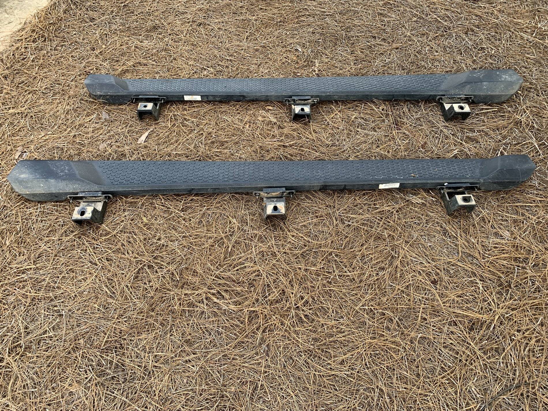 Jeep Wrangler JL Rubicon Bumper, Sahara steps $75 C689E0E5-CD22-4E66-9A02-A1E8538F72BF