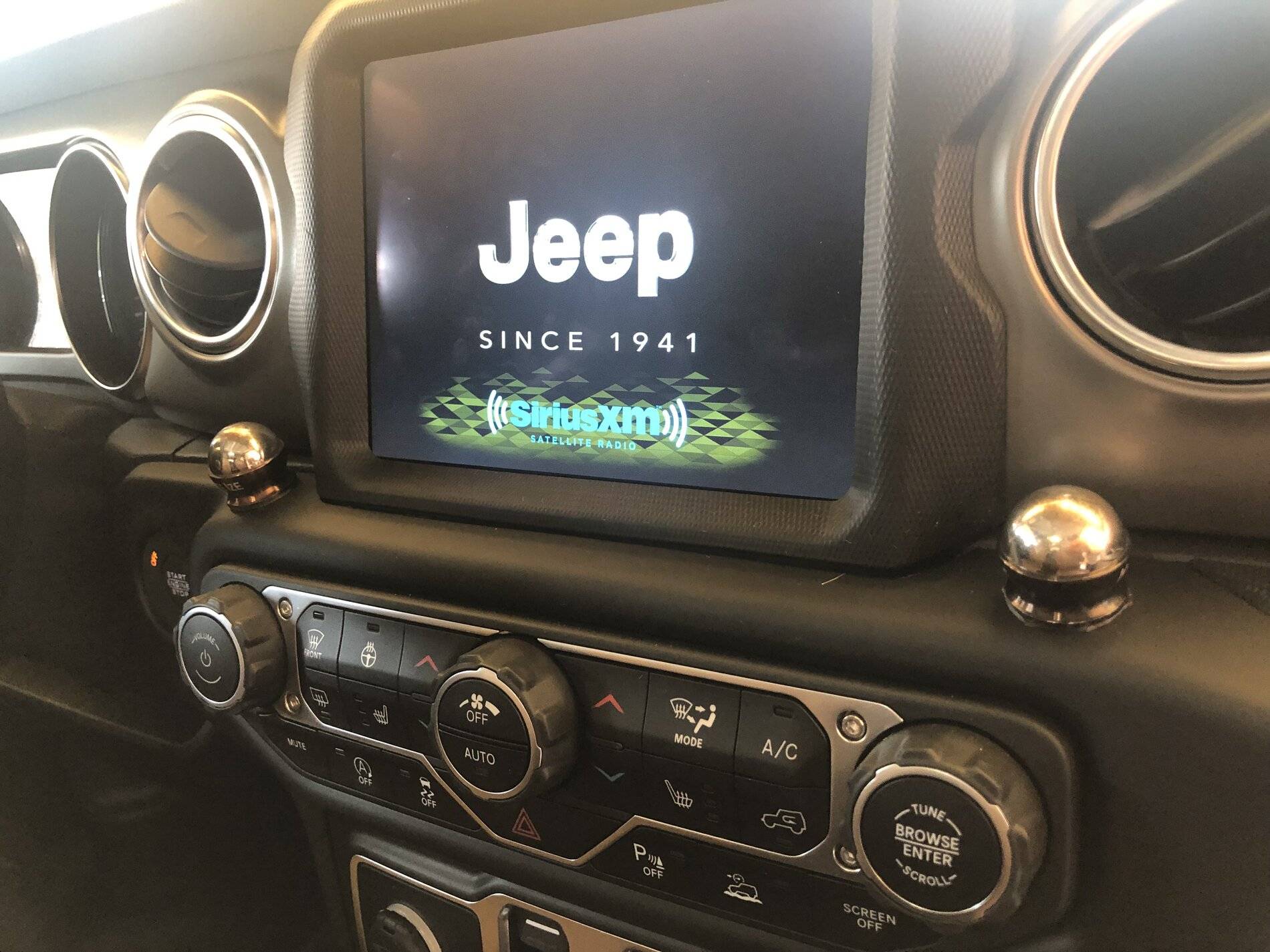 Jeep Wrangler JL Phone Holder Alternatives? F17E1B4B-2BAF-4508-9B0E-7A59AC31730F