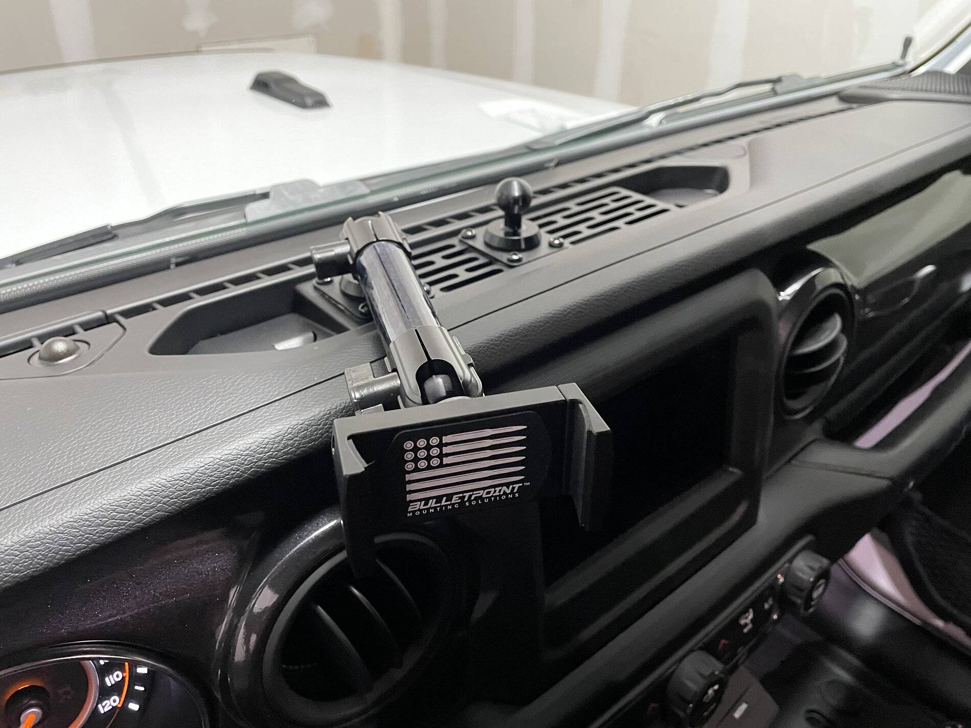 Jeep Wrangler JL Phone Holder Alternatives? 8ABE050B-2005-44BD-82DC-AD5CF7AD6BB3